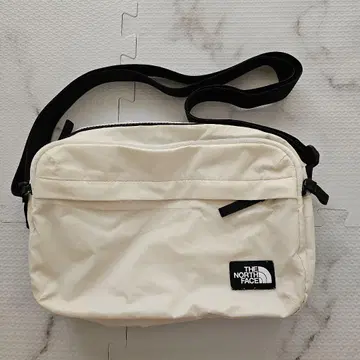 THE NORTH FACE 숄더백 화이트