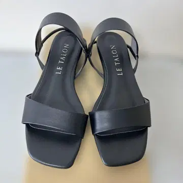 르타론 밴딩 스트랩 샌들 블랙 사이즈 S 힐 2cm / LE TALON