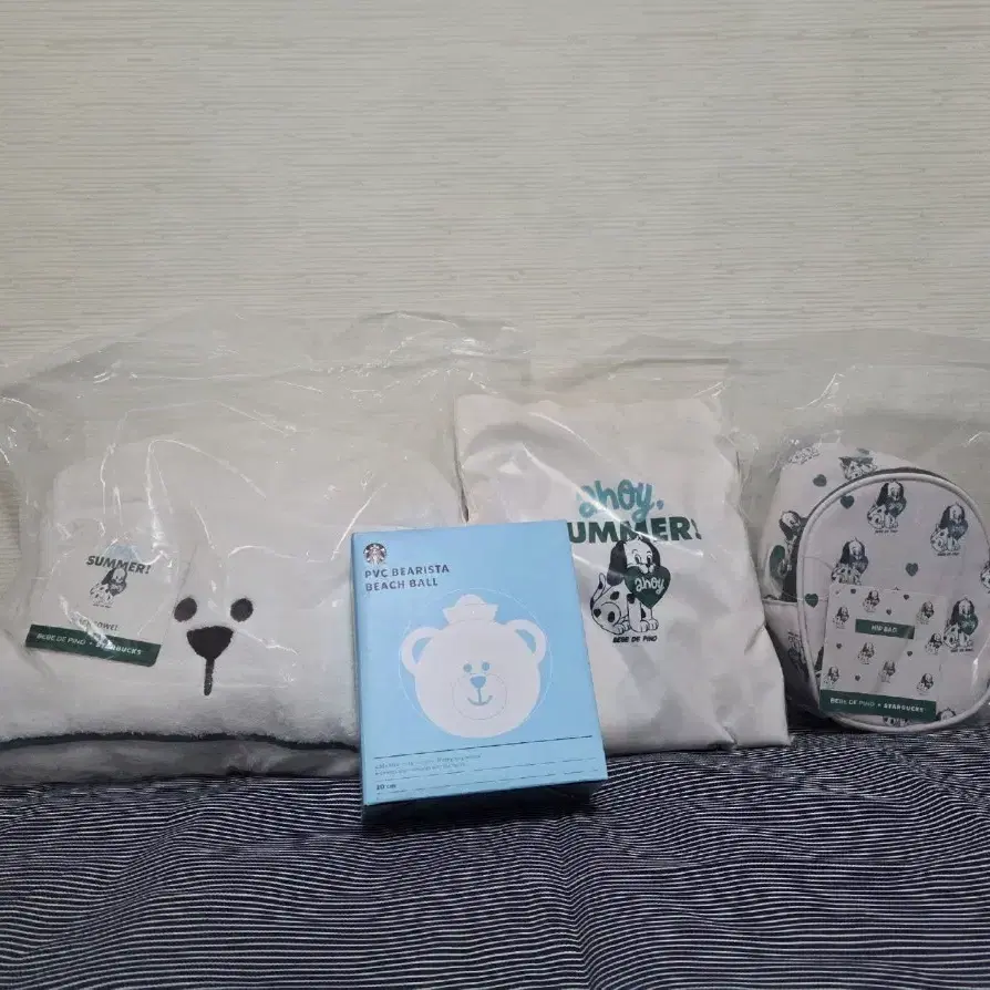 Starbucks Bebe De Pino Waterfull Big Bag, sealed new product