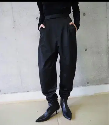 THINGS THAT MATTER 조거 팬츠 새틴 블랙 1