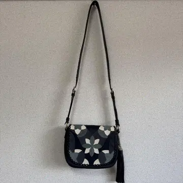 Michael Kors 꽃무늬 숄더백 새상품급 가죽