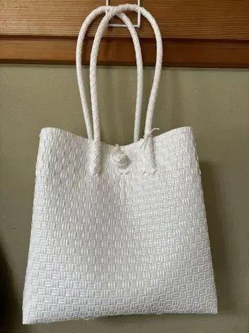 메케어리 백 구미 백 화이트