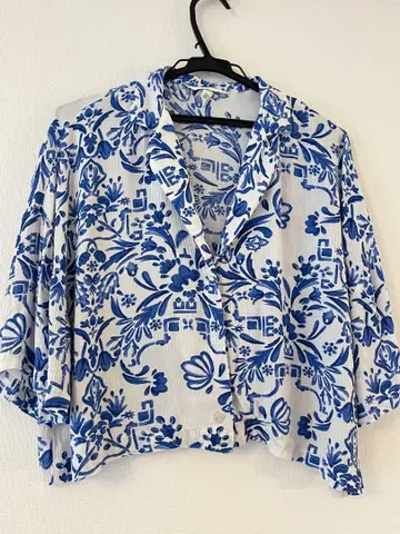 H&M 파랑과 흰색 꽃무늬 반팔 셔츠 알로하 셔츠