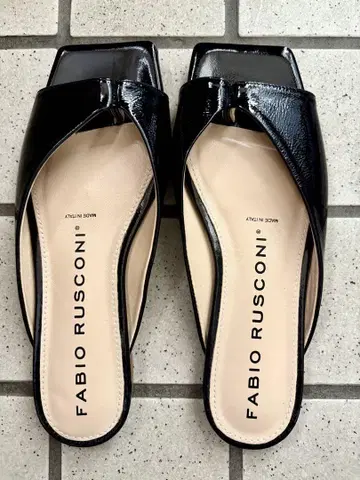FABIO RUSCONI 블랙 샌들