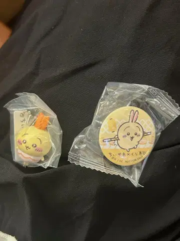 치이카와 쿠라스시 토끼 피규어 & 캔뱃지 세트