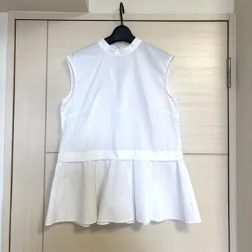 [택 포함 새상품] theory luxe 슬리브리스 블라우스 38