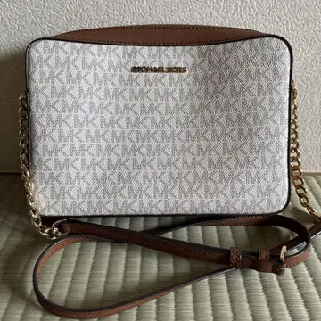 MICHAEL KORS 숄더백 화이트/브라운