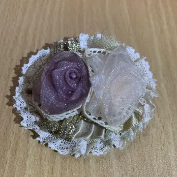 장미 모티브 브로치