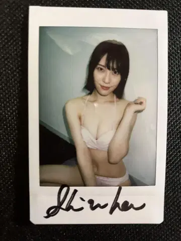 타키모토 시즈카의 친필 사인 폴라로이드 2개