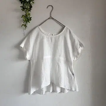 UNTITLED 언타이틀 일본제 린넨 절개 플레어 블라우스