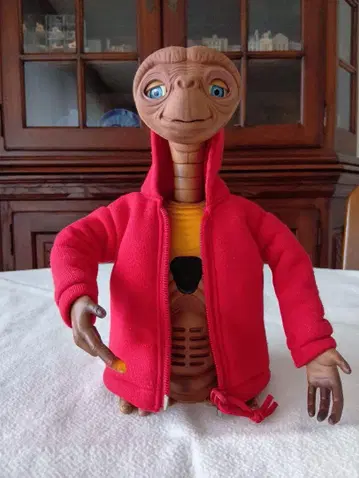 E.T. 피규어 빨간 자켓