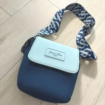 Eve UnderBlue 숄더 파우치