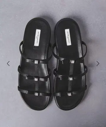 UNITED ARROWS 이번 시즌 샌들 블랙