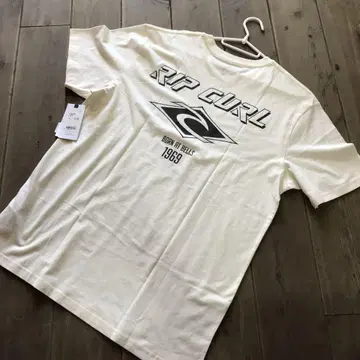 RIP CURL 화이트 티셔츠 BORN AT BELLS 1969