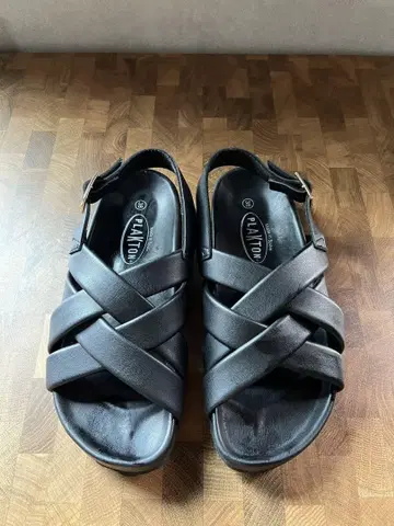 PLAKTON 샌들