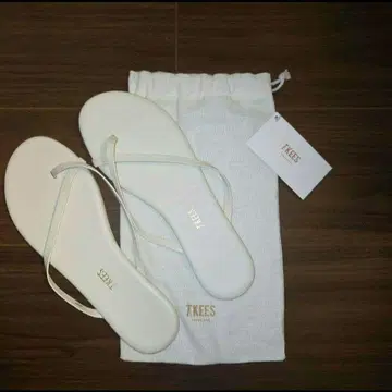 TKEES 샌들