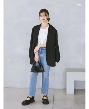 미라 오웬 밑단 단차 테이퍼드 데님 팬츠
