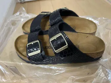 BIRKENSTOCK 버켄스탁 샌들 블랙 골드 버클