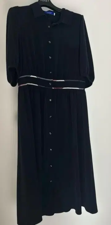 블루 라벨 퍼프 소매 원피스