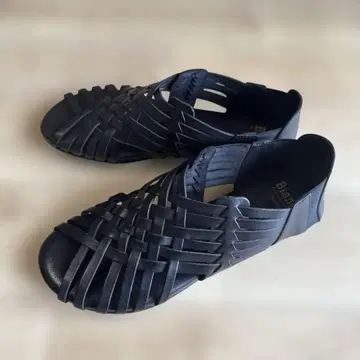 새상품급! Baliara 블랙 가죽 샌들