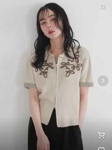 자수 아이보리 반팔 니트