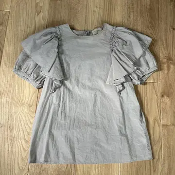 UNITED ARROWS 프릴 슬리브 블라우스 그레이