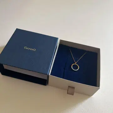 SoireeO 골드 원형 펜던트 목걸이