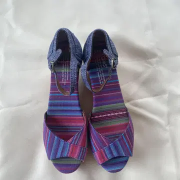 TOMS 스트라이프 패턴 웨지솔 샌들