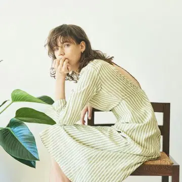 EMMEL REFINES 에멜 리파인 백 오픈 플레어 원피스