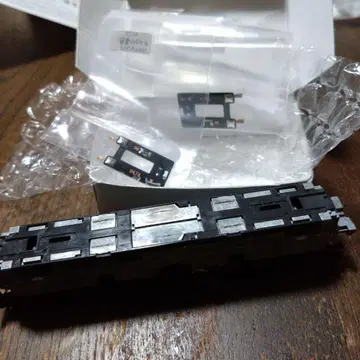 토믹스 EF81 동력 유닛과 24계 여객차 테일 기판