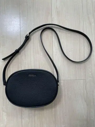 훌라 숄더백 블랙