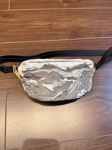하이 테일 디자인스 패니 팩 1L