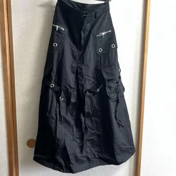 블랙 롱스커트 지퍼 포켓 부착