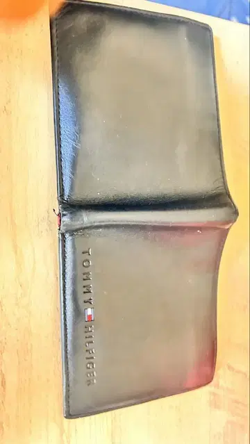 TOMMY HILFIGER 블랙 접이식 지갑