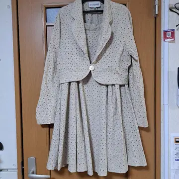 cacharel 베이지 레이스 자켓과 드레스 세트