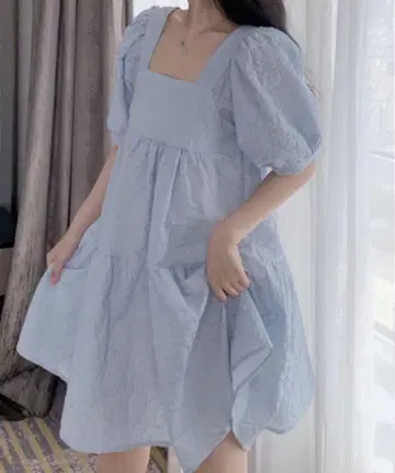 mejoul 플라워 자카드 스퀘어 넥 퍼프 슬리브 원피스