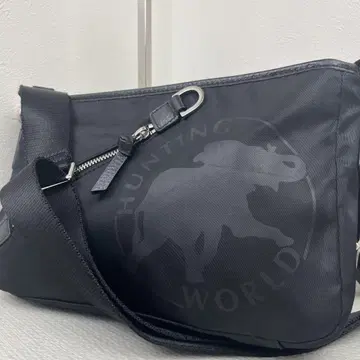 새상품급 HUNTING WORLD 헌팅월드 숄더백