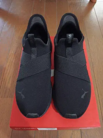 새상품 PUMA SOFT 스니커즈 블랙 25cm