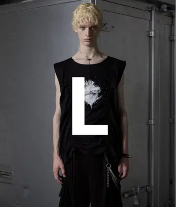GRANCY 셔링 디자인 라인 큐빅 그래픽 슬리브리스 T