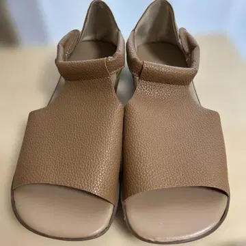 브라운 오픈토 컴포트 샌들