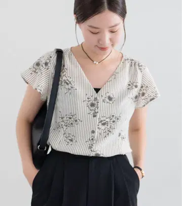 IENA 스트라이프 플라워 앞면 버튼 V넥 블라우스 택 포함 새상품