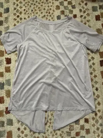 Lululemon 라벤더 그레이 백 레이스업 반팔 튜닉