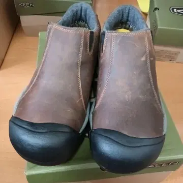 KEEN 가죽 슬립온 슈즈 브릭센