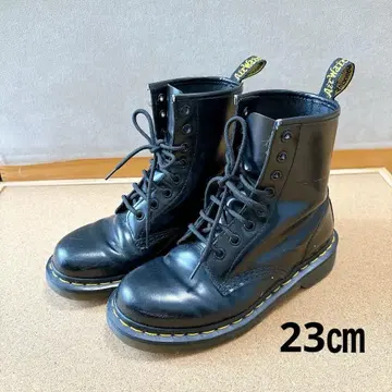 Dr.Martens 닥터마틴 8홀 부츠 통굽 UK4