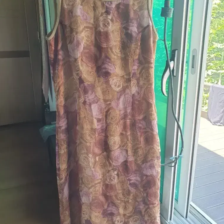 귀족적인 여인 롱원피스 레트로룩 쉬폰 시스루 여름소재 정장 마담의류 당일