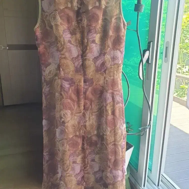 귀족적인 여인 롱원피스 레트로룩 쉬폰 시스루 여름소재 정장 마담의류 당일