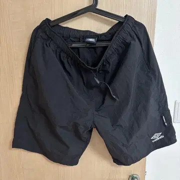 엄브로 freaks store 하프 팬츠 24ss