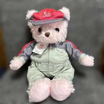택 포함 UD TRUCKS 봉제 인형 작업복