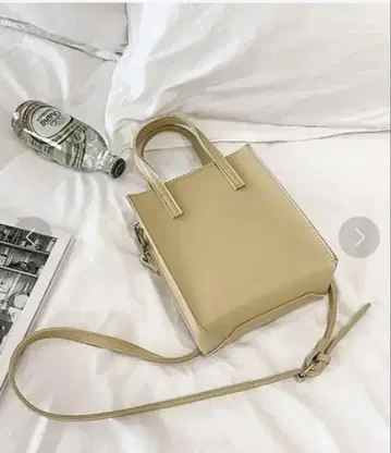 MAISON BREEZE 숄더가 있는 미니 스퀘어 토트