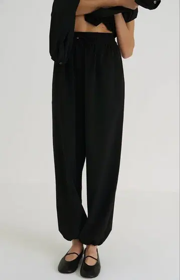 새상품 DRAWSTRING HEM RASH GUARD PANTS